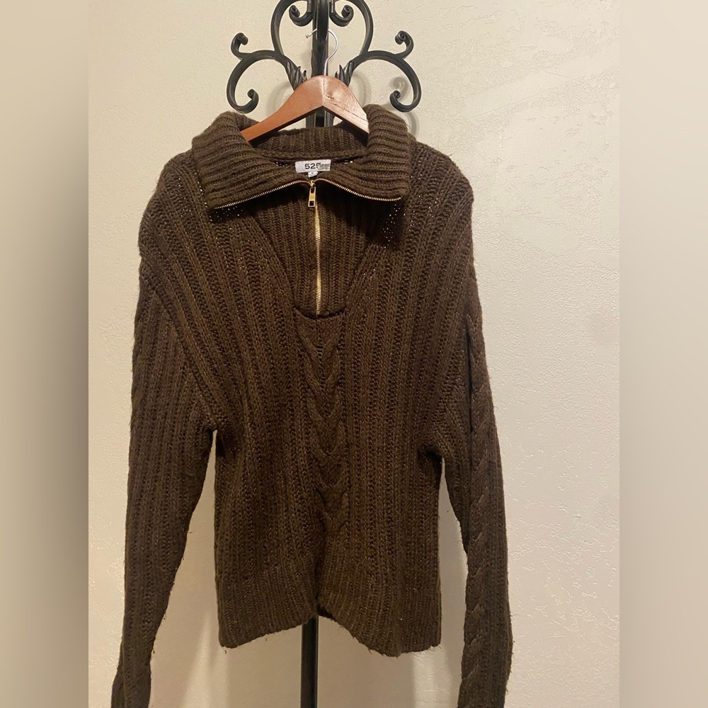525 Sweater 
Medium 
Used no flaws